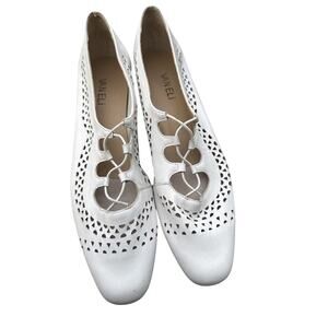 VANELI Slip-on Oxfords Womens 9 SS Narrow White Soft Leather Low Heels Cut Out